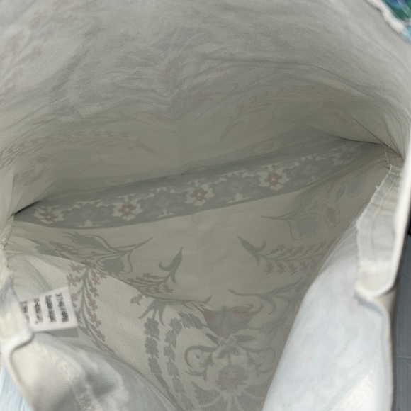 The British Museum Floral Tote Bag - Picture 6 of 7